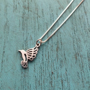 Delicate Hummingbird Necklace, Charm Necklace, Tiny Humming Bird Necklace, Gift for Her, Christmas gift, Gift for Mom