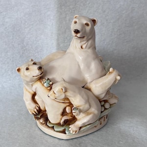 Harmony Kingdom &quot;Play Ball&quot; ijsberen Treasure Jest Trinket Box-beeldje
