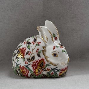 Royal Crown Derby Meadow Rabbit Paperweight Gold Stopper
