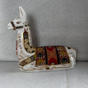 Royal Crown Derby Llama Paperweight 2000 Collectors Guild Exclusive