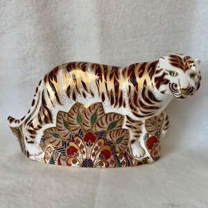 Royal Crown Derby Bengal Tiger Large Imari Paperweight Gold