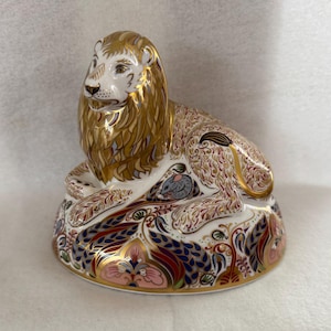 Royal Crown Derby Lion - Large Imari Paperweight with Gold Stopper