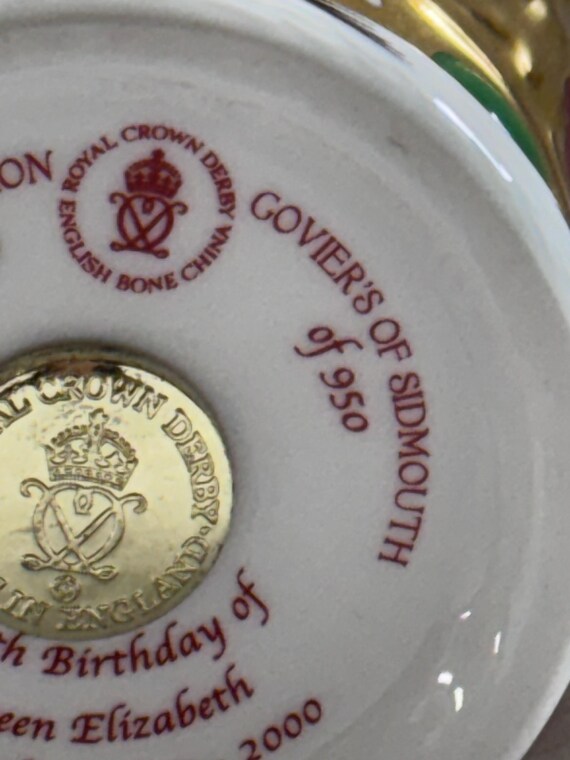 希少王冠 置物 ペーパーウェイト エリザベス女王100歳記念 金彩