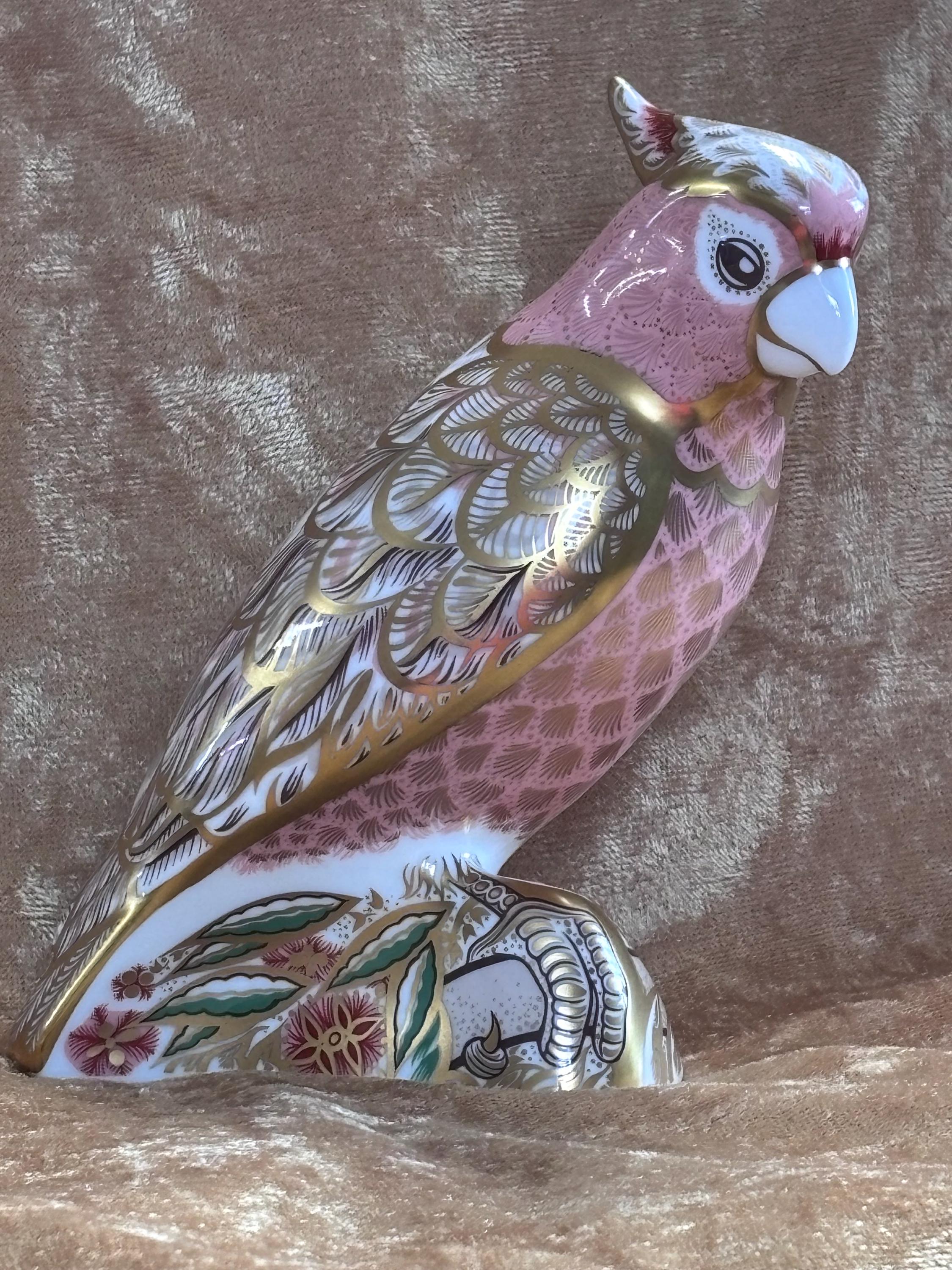 英国　ロイヤルクラウンダービー　陶器製 鳥の置物 金色 手描き模様 英国 ロイヤルクラウンダービー 陶器製 鳥の置物 金色 手描き模様