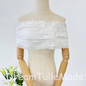 Off-Shoulder Tulle Bolero with Flutter Sleeves,Ivory Lace Wedding Dress Wrap for Strapless Gown,Elegant Bridal Cover for Weddings & Parties