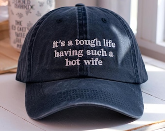 Gorra de béisbol bordada con la frase "Es una vida dura tener una esposa tan sexy", gorra de papá con humor sarcástico sobre el matrimonio, regalo divertido para el marido.