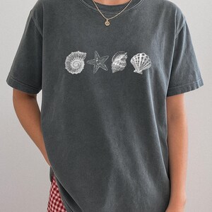 Comfort Colors® Sea Shells 90s Vintage Style Tshirt, Retro Y2k Ocean Shell Shirt, Sea Lovers Shirt, Summer Ocean Shirts, Cute Sea Animal Tee