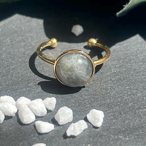 Anillo ajustable de labradorita – Selena | Joyería artesanal de piedra natural | Acero inoxidable | Protección e intuición | Regalo para mujer