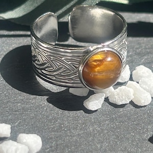 Tiger&#39;s Eye Ring – Sylmor | Adjustable ring with Celtic engravings in stainless steel | Natural stone for strength | Handmade jewelry for women and men