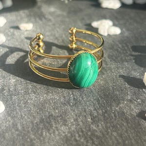 Oval malachite ring – Trinæa | Stainless steel jewelry | Natural stone protection & transformation | Green energy gift for women