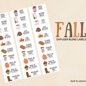 Può includere: Tre strisce di etichette per miscele di diffusori a tema autunnale. Le etichette presentano illustrazioni di mele, foglie, zucche, ghiande e stivali. Il testo sulle etichette include "Sidro di mele", "Brezza autunnale", "Tè chai", "Maglione comodo", "Foglie autunnali", "Coperta di flanella", "Spezie di zucca", "Dolcetto o scherzetto", "Passeggiata nel bosco" e "Fuoco di bosco".