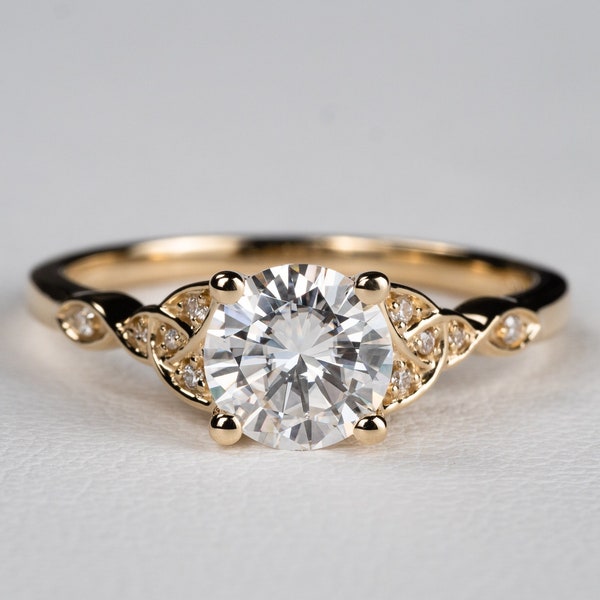 Keltische verlovingsring: Kiara I - Trinity Knot, Triquetra-symboliek. Aangepaste fijne sieraden. Gemaakt in de VS
