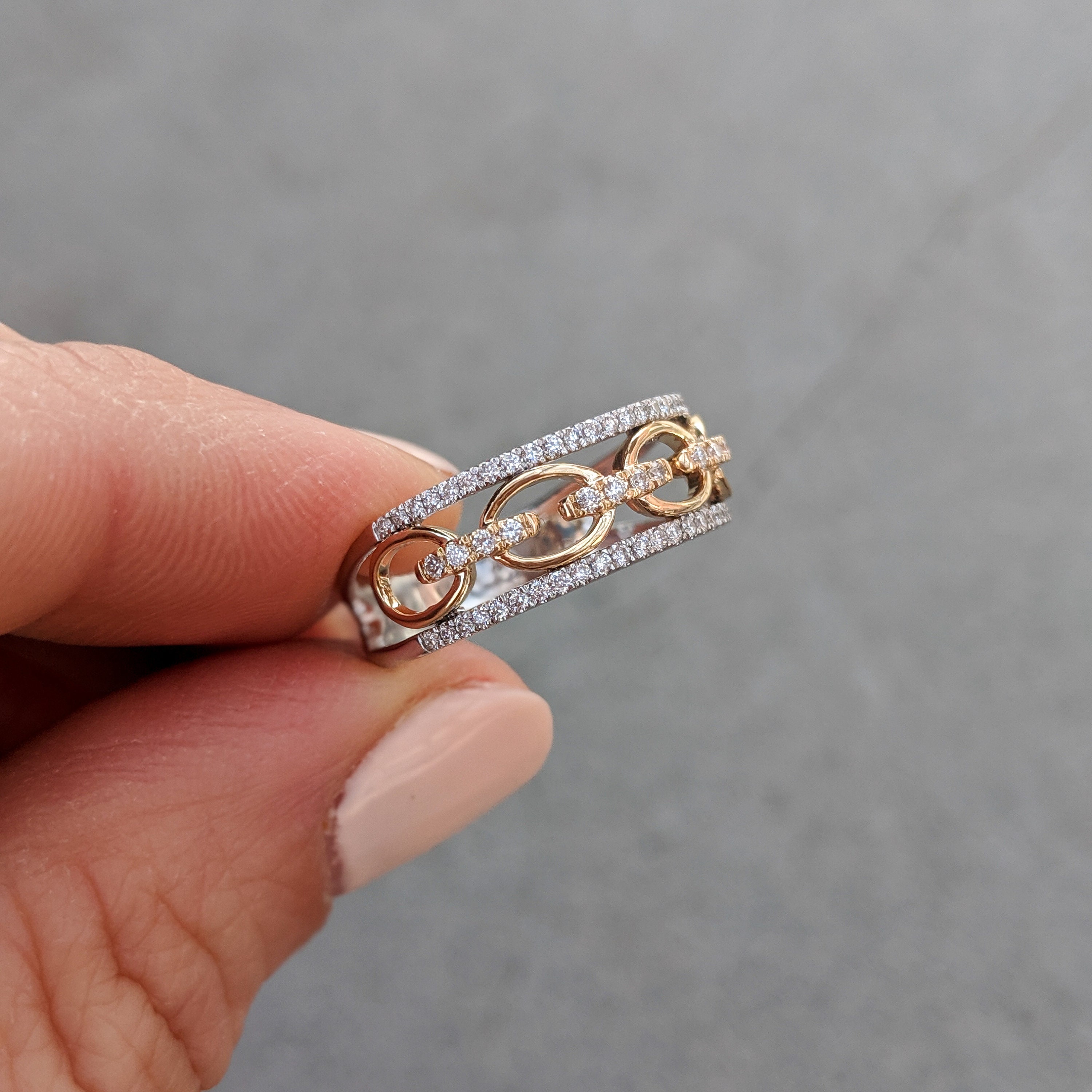 ツートンカラーのダイヤモンドリンクリング - 完全にカスタマイズ可能  