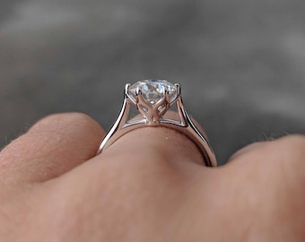 Verlovingsring lotusbloemblaadje: Padma - verkrijgbaar in diamant en moissaniet. Volledig klantgericht.