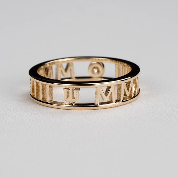 Bague de graduation Anneau de classe de chiffres romains personnalise. 14k 18k jaune rose or blanc ou platine. Cadeau de fin detudes personnalise Etsy Canada