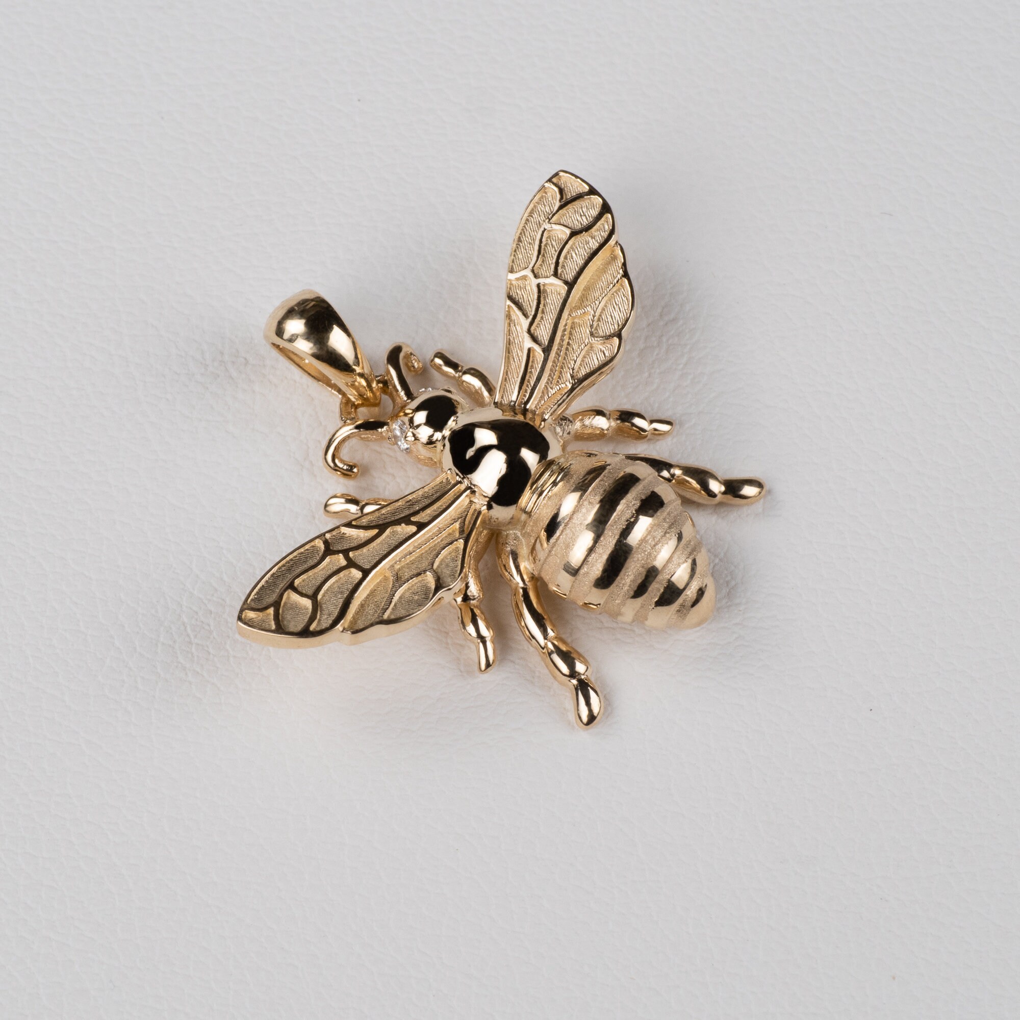 Diamond Bee Necklace Solid Gold Bee Pendant. 14k 18k Etsy Sweden
