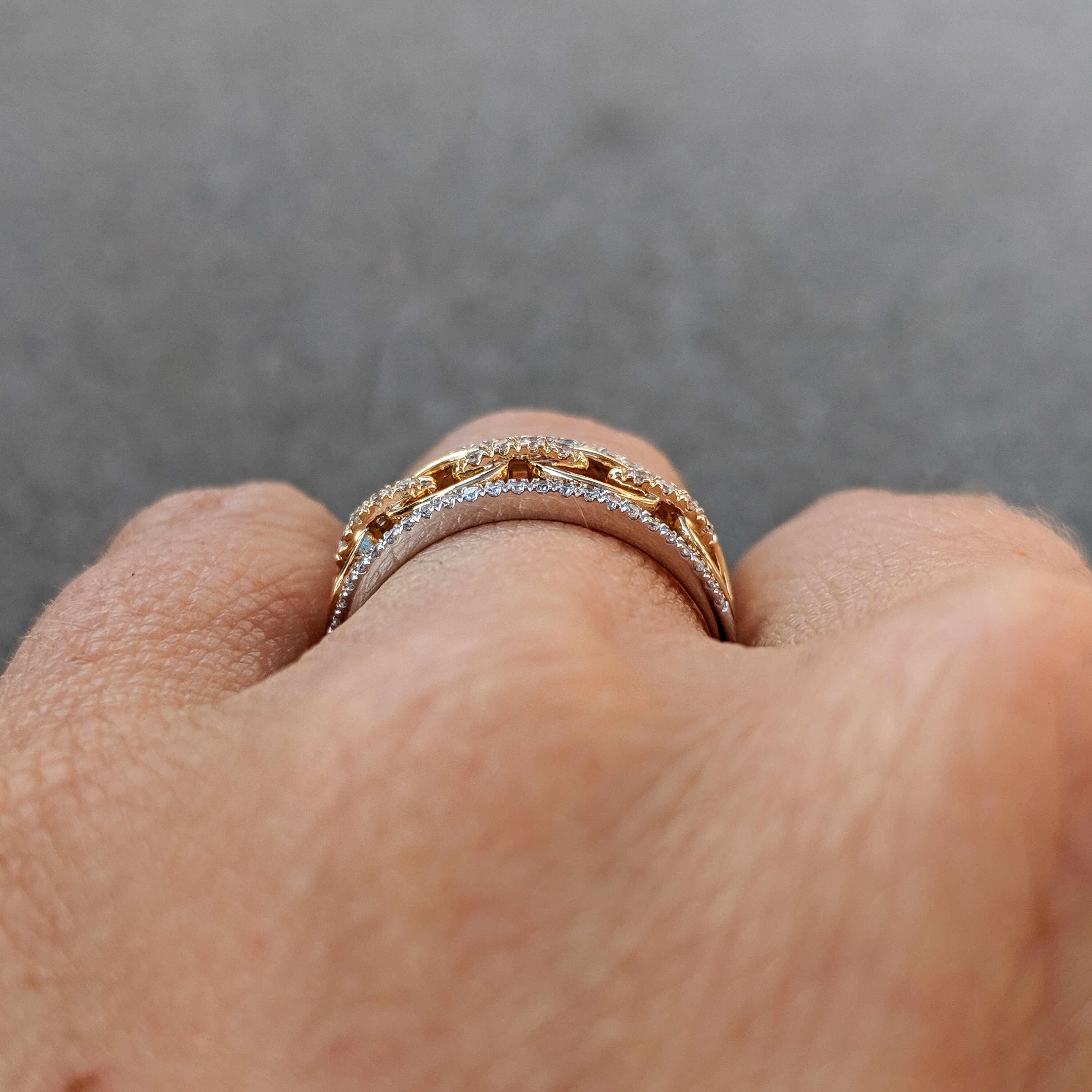 ツートンカラーのダイヤモンドリンクリング - 完全にカスタマイズ可能  