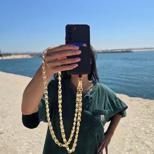 Wedding Phone Chain Hands Free Wedding Gift Cute Phone Jewellery Gift PHone Strap Travel Safety Phone Cross Body Pearl Emily in Paris Pearls