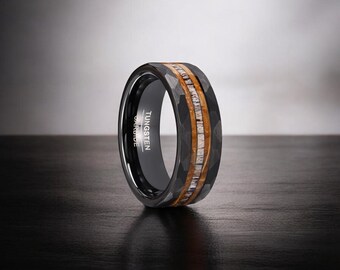 Anillo de tungsteno negro: alianza de boda con incrustaciones de madera de barril de whisky y asta