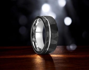 Anillo de tungsteno facetado negro: alianza pulida con ranuras, ajuste cómodo