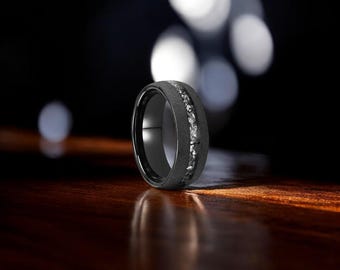 Anillo de carburo de tungsteno negro: incrustación de plata triturada, alianza mate