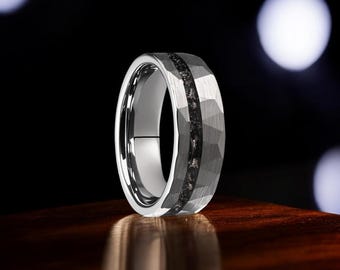 Anillo de tungsteno de meteorito martillado: alianza de boda para hombre con ajuste cómodo