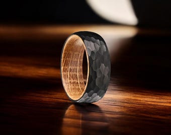 Anillo de tungsteno negro martillado: interior de madera de barril de whisky, alianza de 8 mm