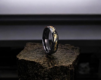 Anillo de meteorito de tungsteno negro: incrustación de láminas de oro galáctico, ajuste cómodo