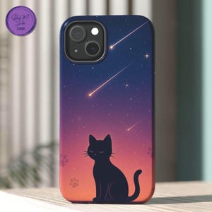 Könnte beinhalten: Eine Handyhülle mit einer schwarzen Katzen-Silhouette vor einem Sternenhimmel mit Sternschnuppen. Die Hülle hat einen Farbverlauf aus Lila, Orange und Blau. Pfotenabdrücke befinden sich in den unteren Ecken.