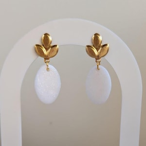 Kleine weiße baumelnde Ohrringe, Hochzeitszeremonie Schmuck