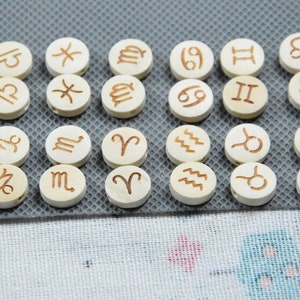 12 mm Drewniane zawieszki w kształcie dysku ze znakiem zodiaku, naturalne drewniane koraliki zodiaku, płaskie okrągłe drewniane koraliki do biżuterii bransoletki