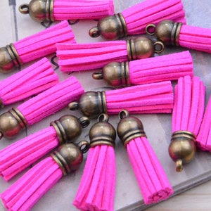 50pcs mini tassels, 1.5&#39;&#39; Rose faux suede leather tassel with bronze plastic cap, jewelry tassel charms