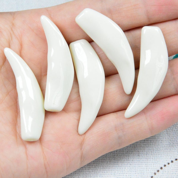 18 pcs ivory resin animal teeth, animal fangs, curved sharp teeth, wolf teeth 40x12mm, no hole