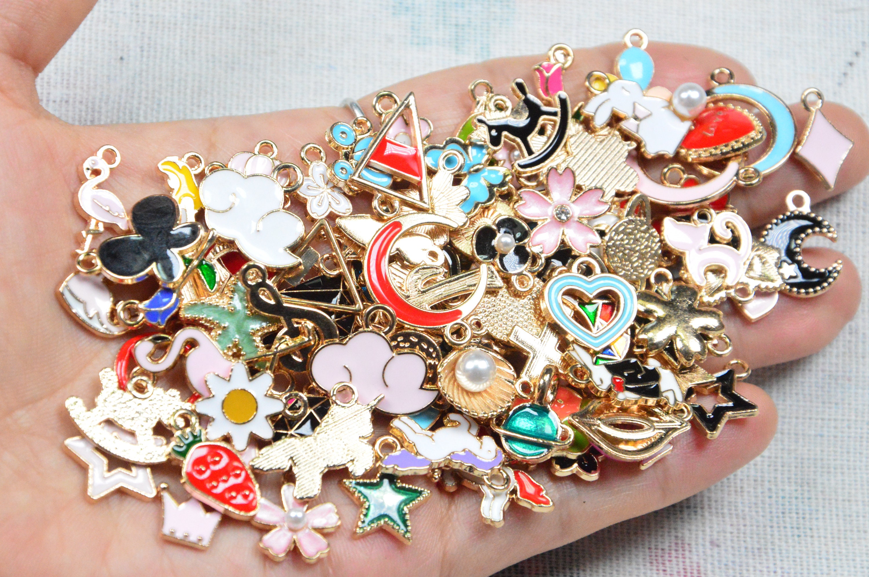 Bulk 110 Enamel Charms, Mixed Gold Plated Metal Charms Collection, DIY Jewelry  Charms Wholesale Assorted Charms -  Sweden