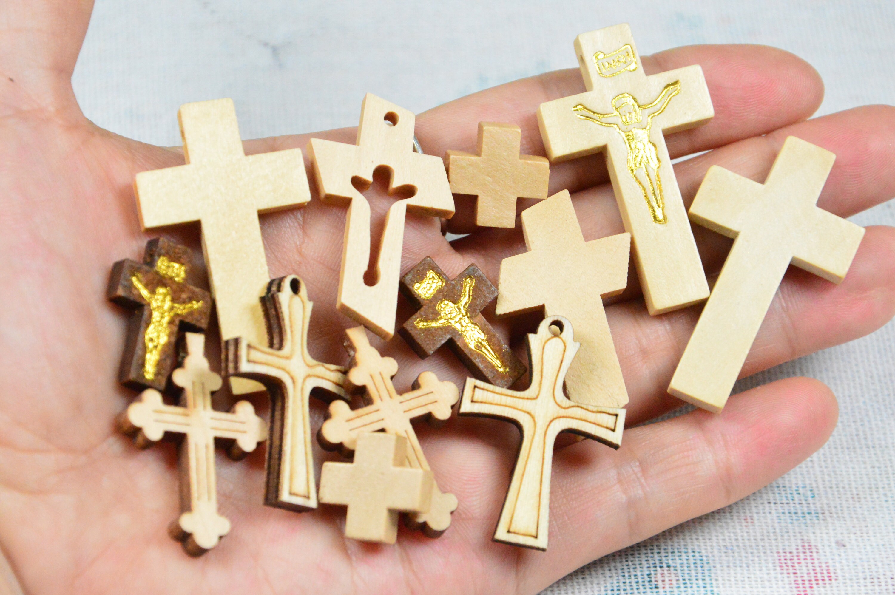 50 Ciondoli Croce In Legno Per Fai Da Te - Pendenti Per Gioielli, Decorazioni Pasqua E Comunione - Foto 3