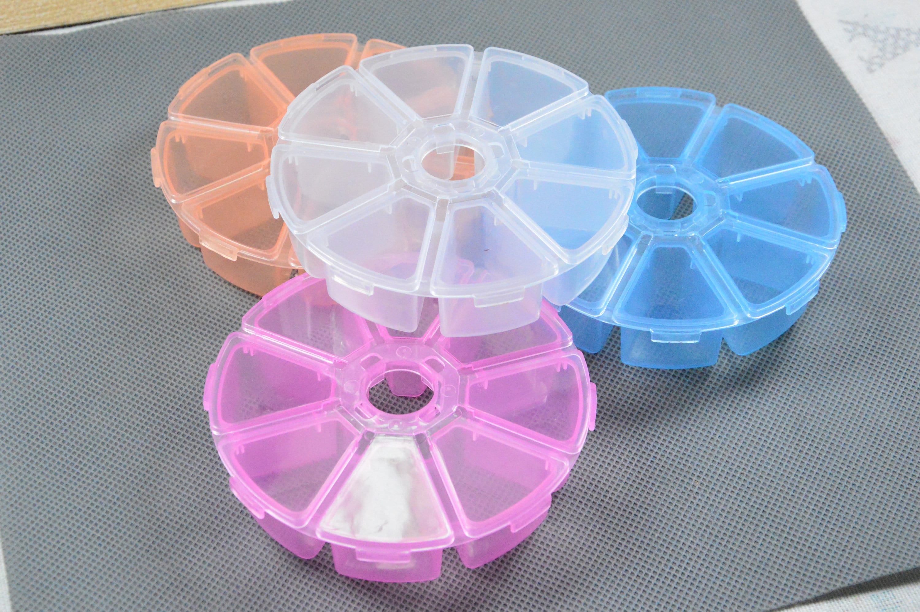5pcs Round Plastic Boxes of 8 Compartments for Beads,plastic