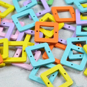 50 Stück quadratische Holzanhänger, 6 Farben, quadratische Holzanhänger, quadratische Holzohrringanhänger, Holzverbinder, Schmuckherstellungszubehör 23mm