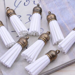 50pcs White tassel charms, 1.5&#39;&#39; mini tassels, Faux suede leather tassel with antique bronze plastic cap