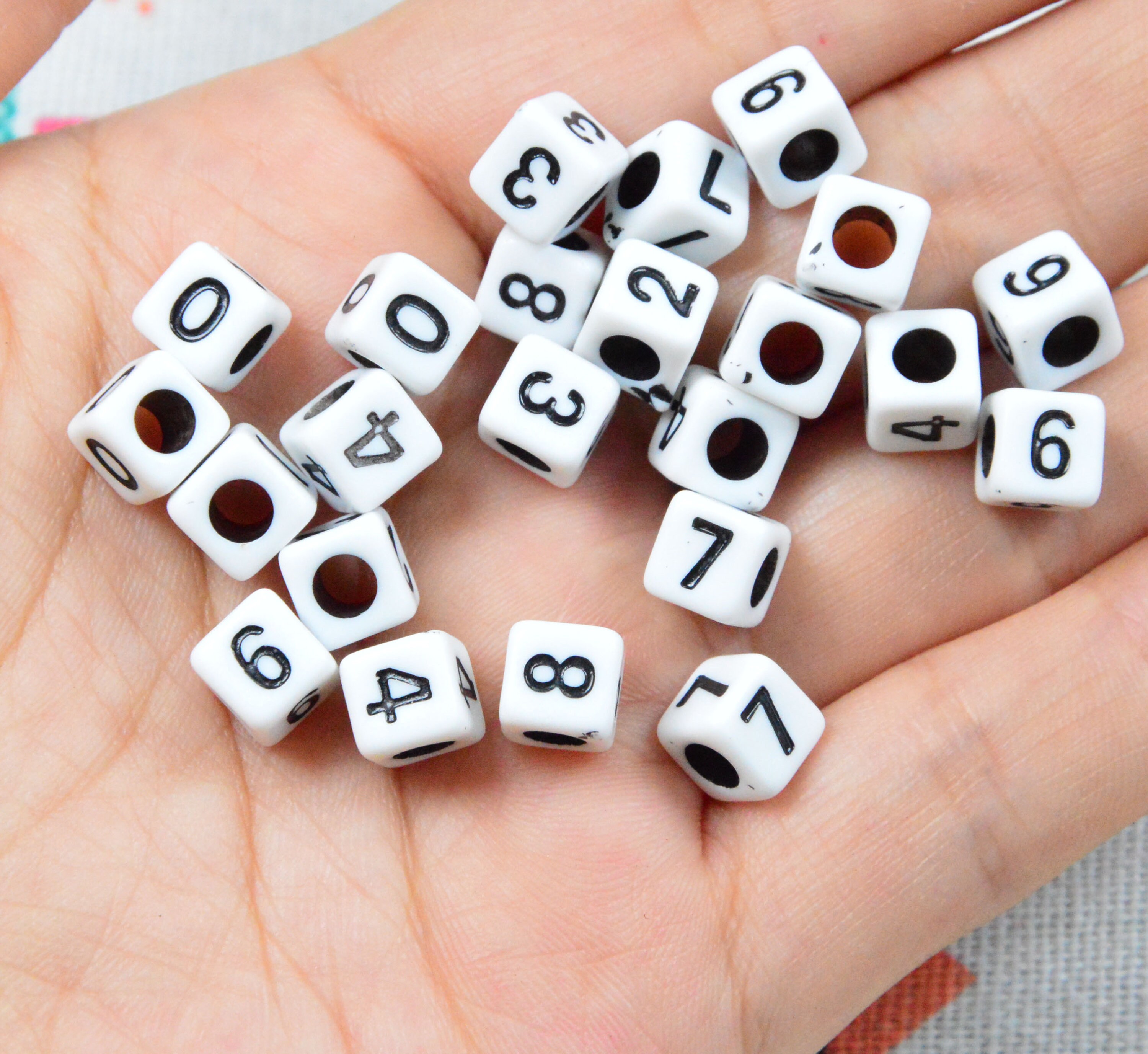 100 pcs black number plastic cubes, white square beads, mini plastic beads 7mm