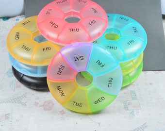 7 day weekly box, Round plastic box pill box, Pill medicine box, 7 Grids round box storage box, home travel box, assorted color box 12cm