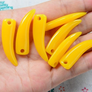 18 pcs yellow sharp plastic animal tooth charms, resin teeth, plastic horn charm 11x38mm