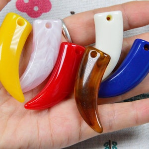 20pcs assorted color curved sharp plastic animal teeth pendants plastic fang charms 17x43mm