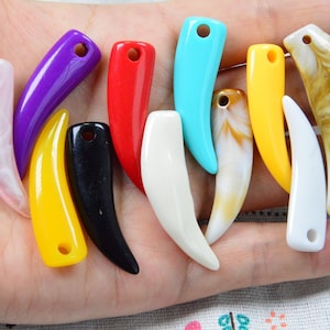 30pcs assorted color sharp plastic animal teeth, plastic fangs, wolf teeth, plastic horn charm