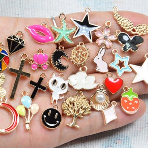 Bulk 100 Assorted Antique Gold Charms, Mixed Charms Jewelry Charms DIY  Bracelet Supply 
