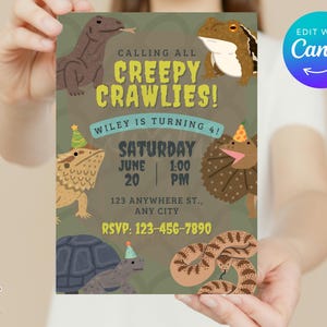 以下が含まれることがあります： 「Calling All Creepy Crawlies!」のテキストと爬虫類や両生類のイラストが描かれたパーティー招待状。「Wiley is turning 4!」のテキストとイベントの詳細が含まれています。