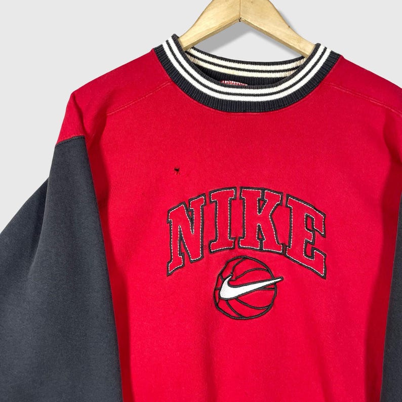 Nike Crewneck Sweatshirt Herr M Röd Vintage Basketball Sportswear Broderad bild 2