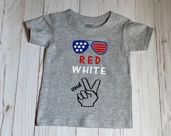 Camiseta infantil roja, blanca y dos, para el segundo cumpleaños, 4 de julio.