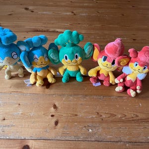 コンプリートセット 5体セット 公式ポケモンセンターフィットぬいぐるみ エレメンタルモンキー | ヤナップ、バオップ、ヒヤップ、シムシア ロット | 本物 シッティングキューティーズバンドル