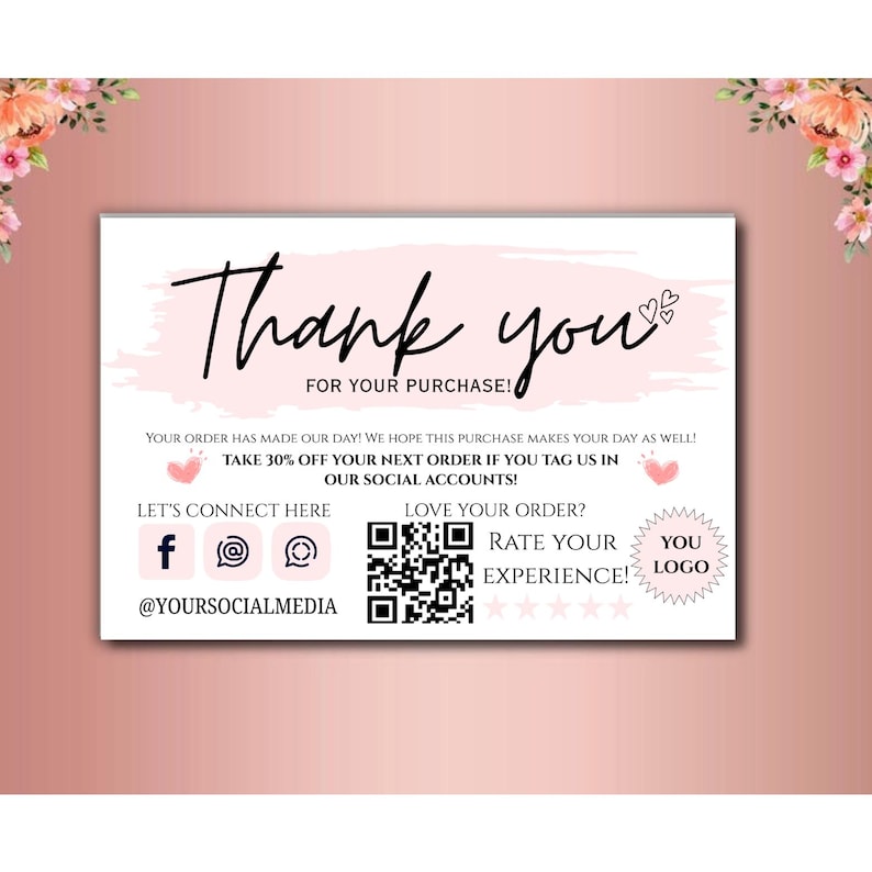 Pu&ograve; includere: Un biglietto da visita bianco con un lavaggio ad acquerello rosa e accenti floreali. La carta dice "Grazie" in corsivo nero, con testo aggiuntivo e icone di social media. &Egrave; incluso anche un codice QR.