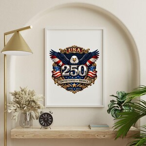 Puede incluir: Un estampado enmarcado que celebra el 250 aniversario de los Estados Unidos de Am&eacute;rica. El dise&ntilde;o presenta un &aacute;guila, el n&uacute;mero 250 y las palabras "USA" y "United States of America". El estampado incluye los a&ntilde;os 1776 y 2026.